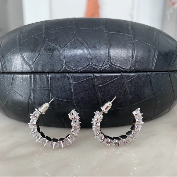 Objekts Stilla Hoop Earrings - Picture 3 of 3